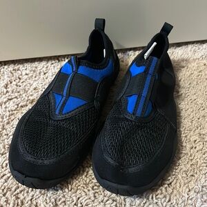 Academy Black and Blue Water Shoes Boys Size 1